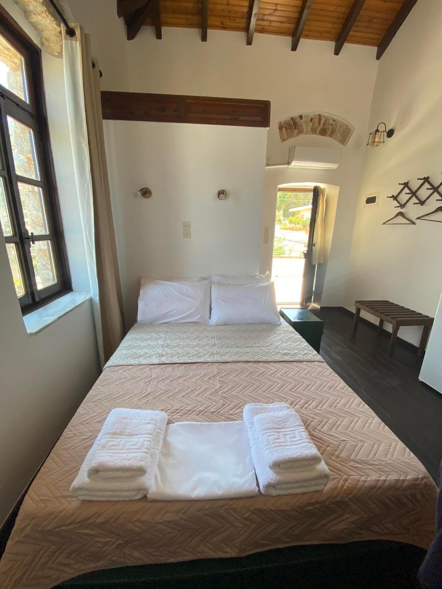 Belessi'S Mansion 1 Hotel Monemvasia Ngoại thất bức ảnh